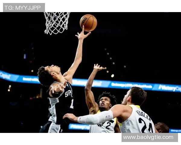 亚历山大：我们保持身体对抗优势，在限制马刺突破做得很棒